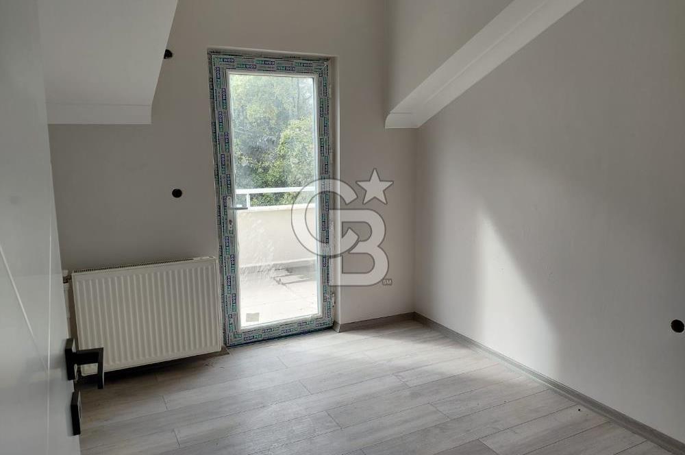 GÖLCÜK'DE SİTE İÇİNDE SATILIK 3+1 DENİZ MANZARALI ÇATI DUBLEX