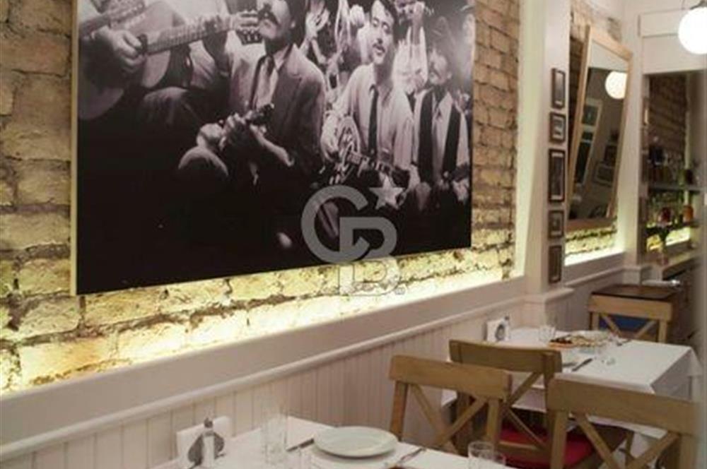 Bostanlı'nın Kalbinde Alkol ve Canlı Müzik Ruhsatlı İşletme