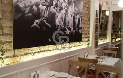 Bostanlı'nın Kalbinde Alkol ve Canlı Müzik Ruhsatlı İşletme