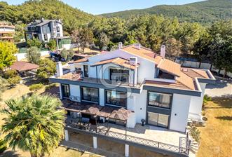 Urla Kalabak'ta Müstakil Havuzlu Satılık Malikane  - 1 - 314914