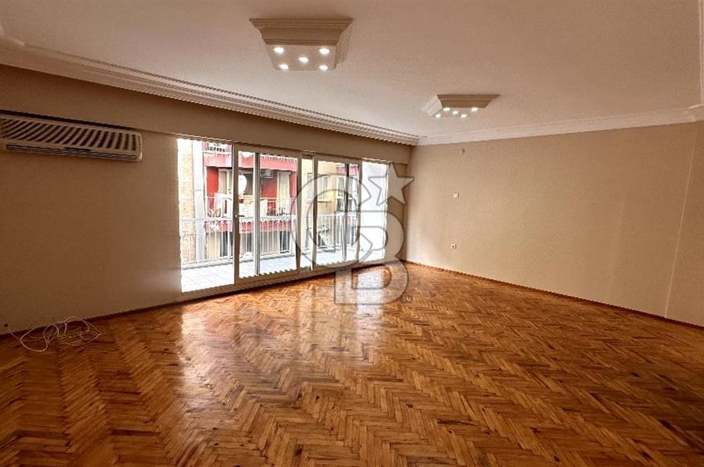 İZMİR, BORNOVA KÜÇÜK PARKIN KALBİNDE SATILIK 3+1 DAİRE