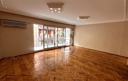 İZMİR, BORNOVA KÜÇÜK PARKIN KALBİNDE SATILIK 3+1 DAİRE