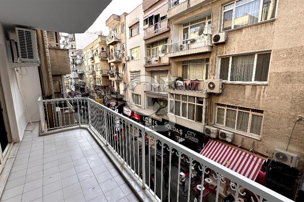 İZMİR, BORNOVA KÜÇÜK PARKIN KALBİNDE SATILIK 3+1 DAİRE