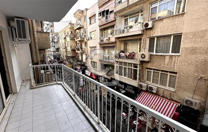 İZMİR, BORNOVA KÜÇÜK PARKIN KALBİNDE SATILIK 3+1 DAİRE