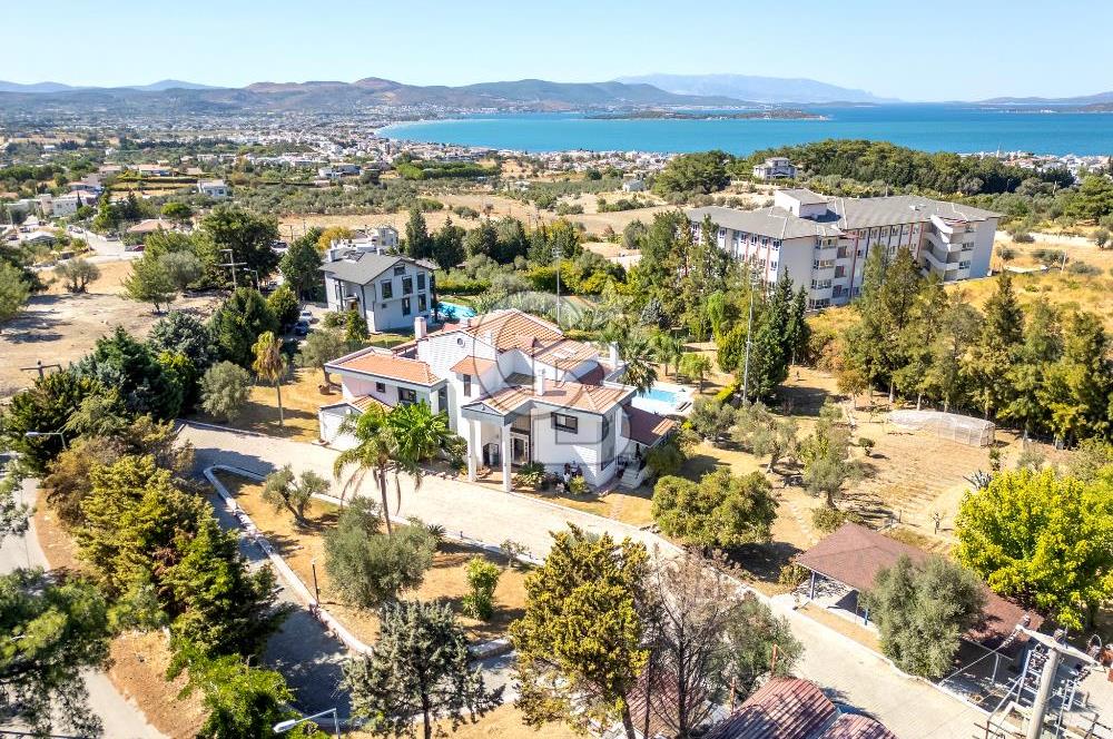 Urla Kalabak'ta Müstakil Havuzlu Satılık Malikane 