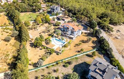 Urla Kalabak'ta Müstakil Havuzlu Satılık Malikane 