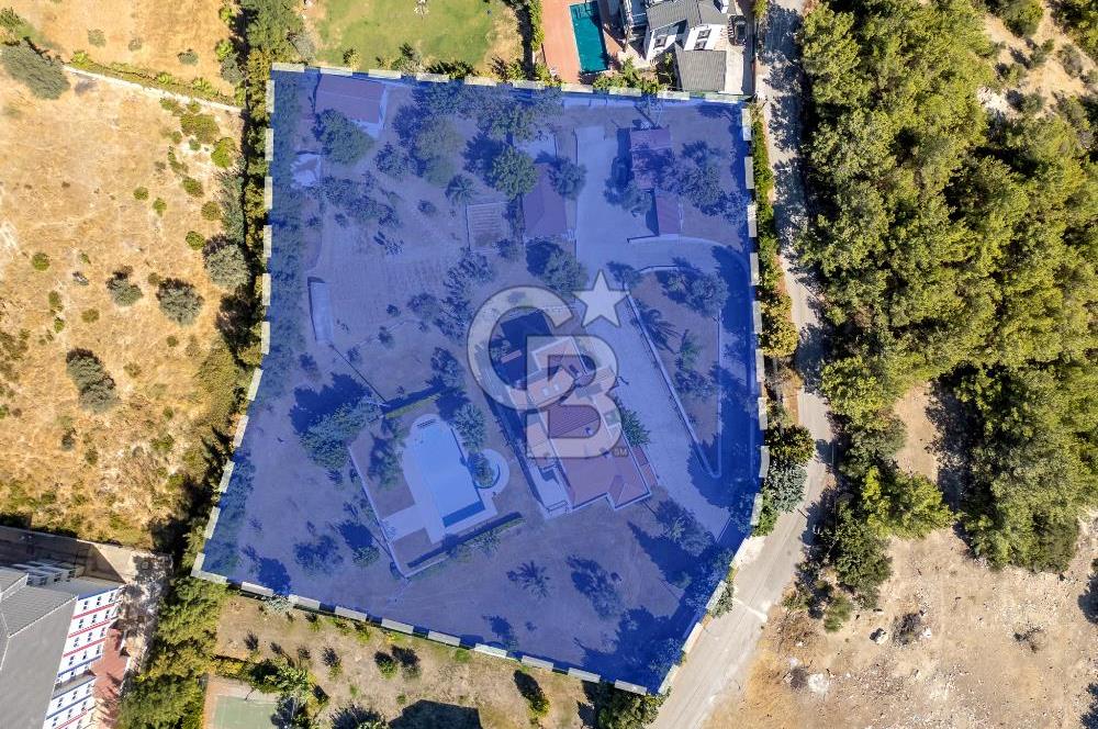 Urla Kalabak'ta Müstakil Havuzlu Satılık Malikane 