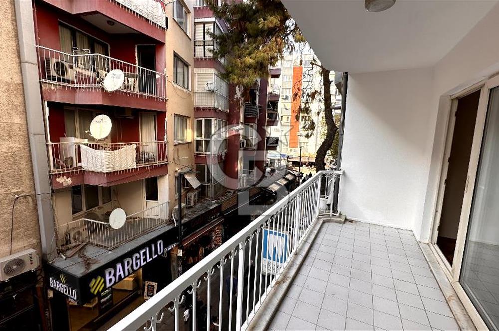 İZMİR, BORNOVA KÜÇÜK PARKIN KALBİNDE SATILIK 3+1 DAİRE