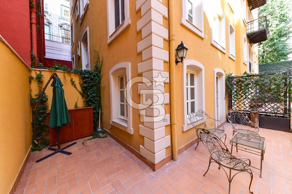 Tomtom Gardens'ta Özel Verandası Olan Satılık 1+1 Bahçe Katı