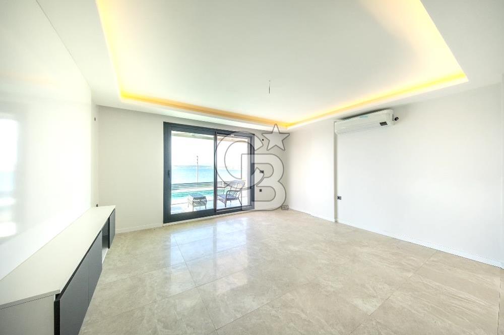 Seferihisar Akarca'da Denize Sıfır Müstakil Havuzlu Villa