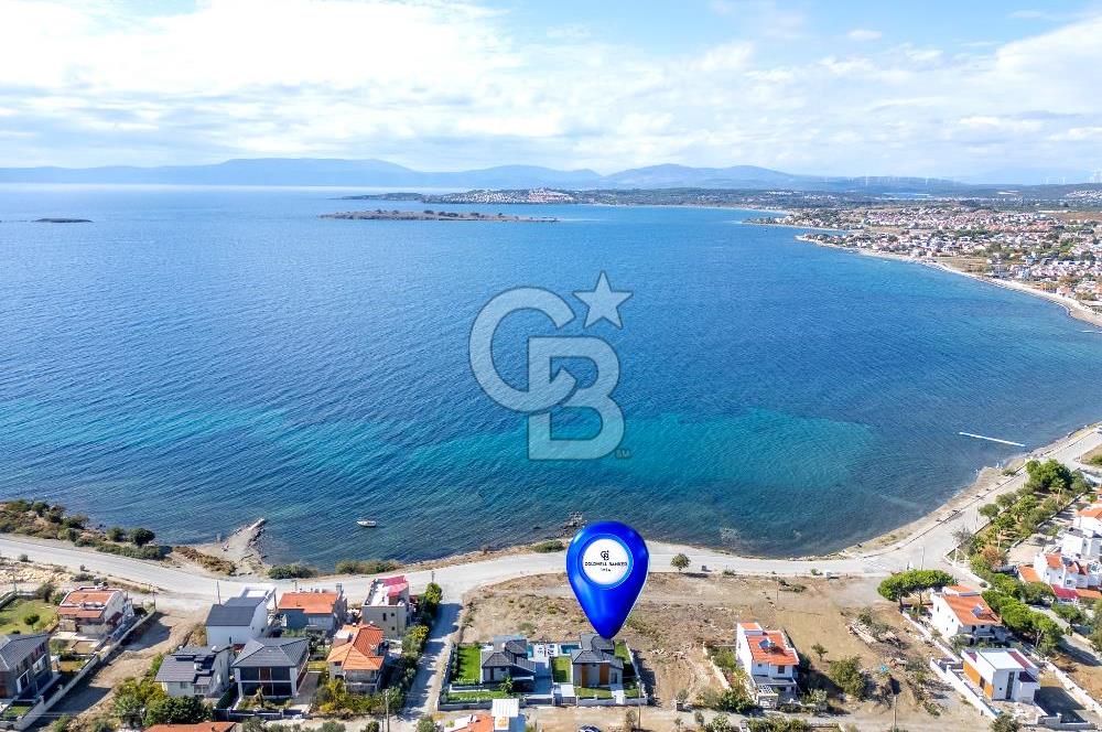 Seferihisar Akarca'da Denize Sıfır Müstakil Havuzlu Villa