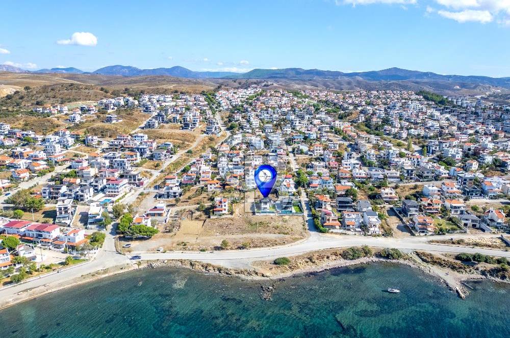 Seferihisar Akarca'da Denize Sıfır Müstakil Havuzlu Villa