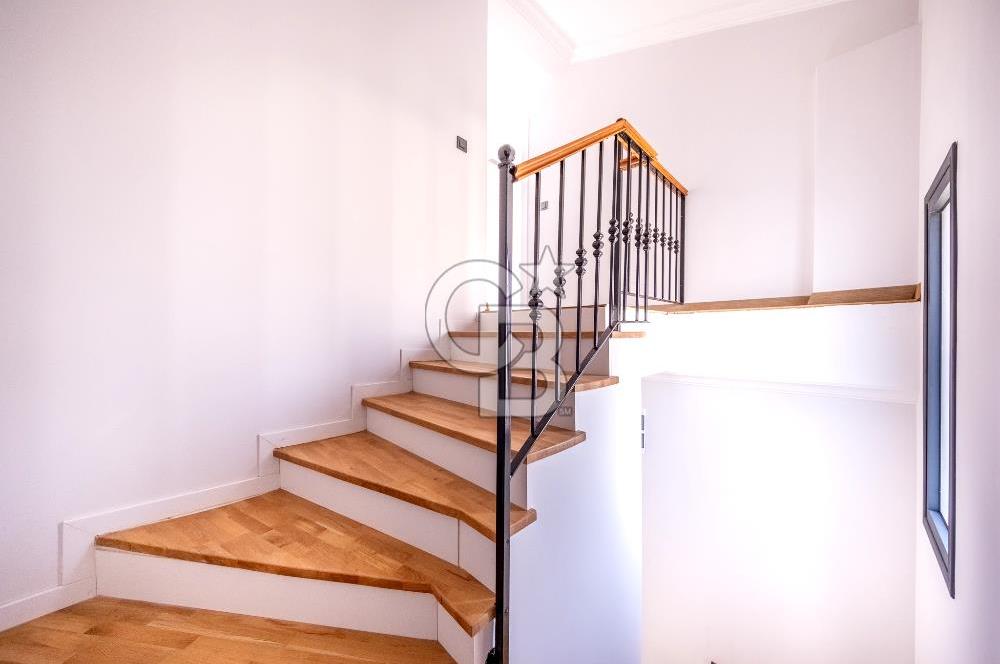 Seferihisar Akarca'da Denize Sıfır Müstakil Havuzlu Villa