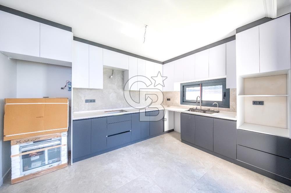 Seferihisar Akarca'da Denize Sıfır Müstakil Havuzlu Villa