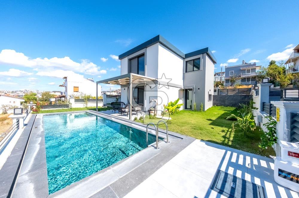 Seferihisar Akarca'da Denize Sıfır Müstakil Havuzlu Villa