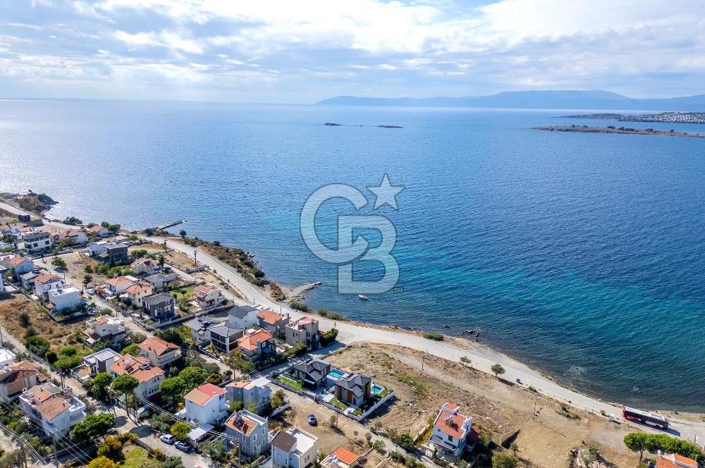 Seferihisar Akarca'da Denize Sıfır Müstakil Havuzlu Villa