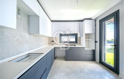 Seferihisar Akarca'da Denize Sıfır Müstakil Havuzlu Villa