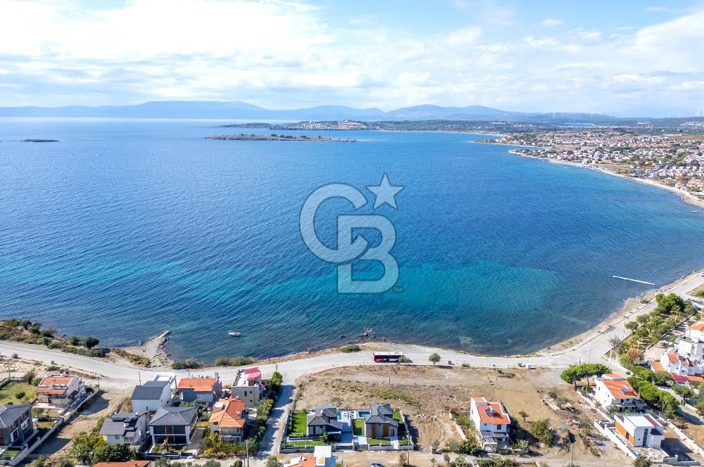 Seferihisar Akarca'da Denize Sıfır Müstakil Havuzlu Villa