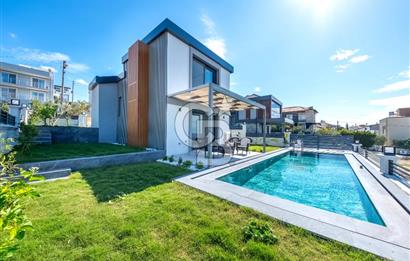 Seferihisar Akarca'da Denize Sıfır Müstakil Havuzlu Villa