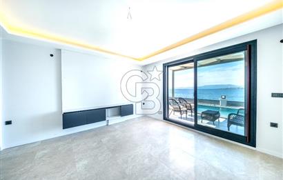 Seferihisar Akarca'da Denize Sıfır Müstakil Havuzlu Villa