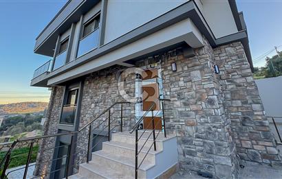 Foça Kozbeylide Doğa Manzaralı 4+1 Lüks Tripleks Villa