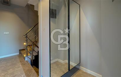 Foça Kozbeylide Doğa Manzaralı 4+1 Lüks Tripleks Villa