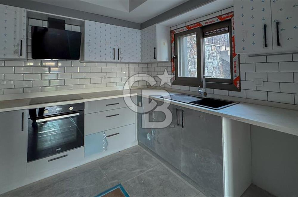 Foça Kozbeylide Doğa Manzaralı 4+1 Lüks Tripleks Villa