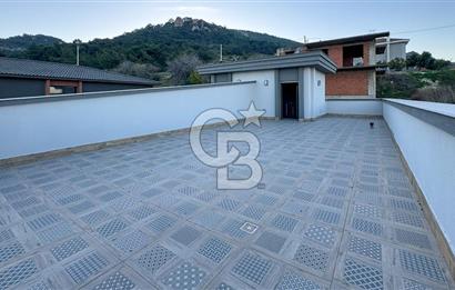 Foça Kozbeylide Doğa Manzaralı 4+1 Lüks Tripleks Villa