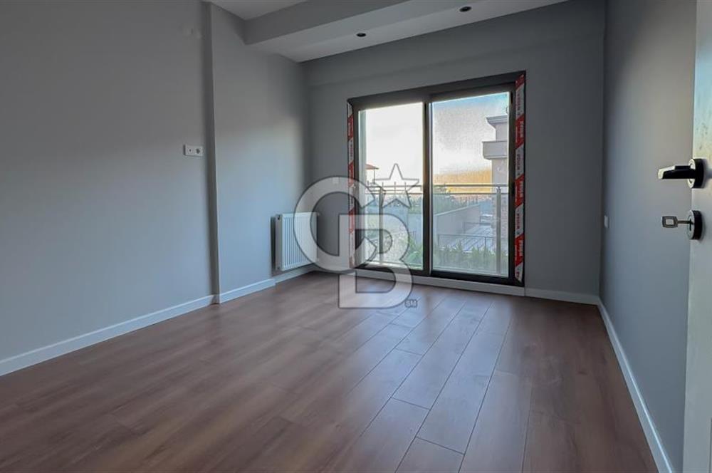 Foça Kozbeylide Doğa Manzaralı 4+1 Lüks Tripleks Villa