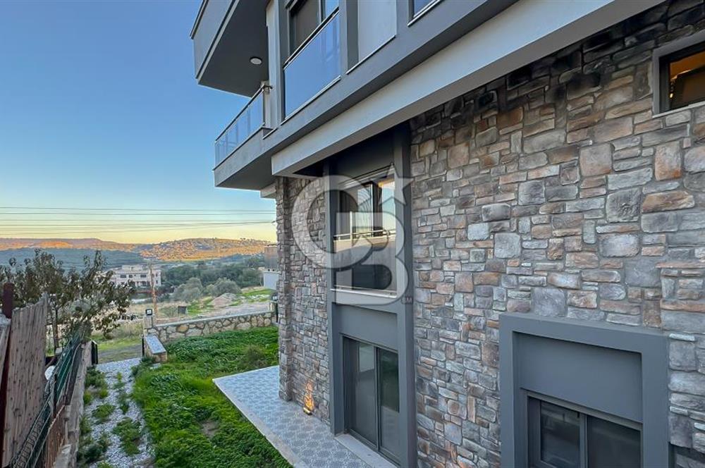 Foça Kozbeylide Doğa Manzaralı 4+1 Lüks Tripleks Villa