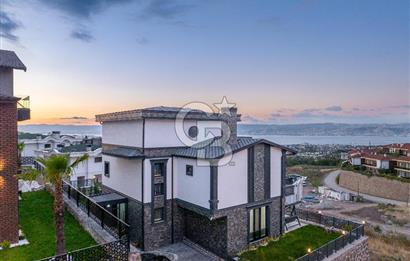 BAŞİSKELE'DE PANORAMİK DENİZ MANZARALI 6+1 LÜKS MÜSTAKİL VİLLA
