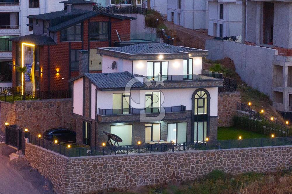 BAŞİSKELE'DE PANORAMİK DENİZ MANZARALI 6+1 LÜKS MÜSTAKİL VİLLA