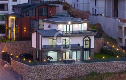 BAŞİSKELE'DE PANORAMİK DENİZ MANZARALI 6+1 LÜKS MÜSTAKİL VİLLA