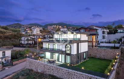 BAŞİSKELE'DE PANORAMİK DENİZ MANZARALI 6+1 LÜKS MÜSTAKİL VİLLA