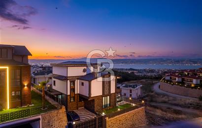 BAŞİSKELE'DE PANORAMİK DENİZ MANZARALI 6+1 LÜKS MÜSTAKİL VİLLA
