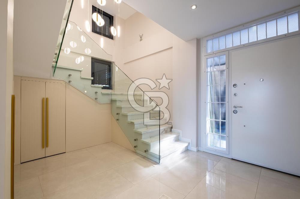 BAŞİSKELE'DE PANORAMİK DENİZ MANZARALI 6+1 LÜKS MÜSTAKİL VİLLA