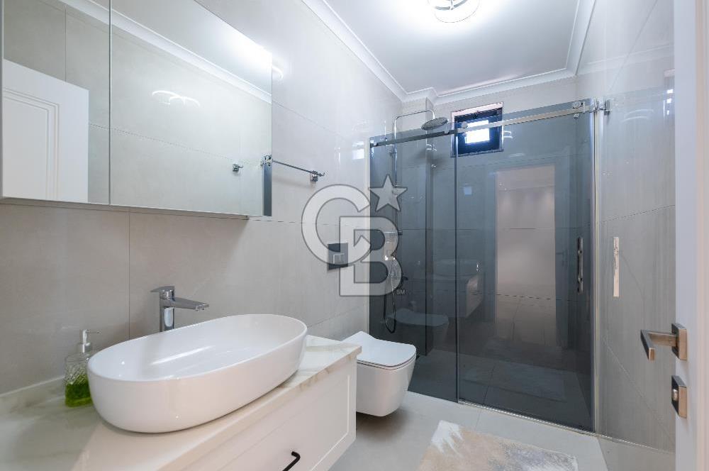 BAŞİSKELE'DE PANORAMİK DENİZ MANZARALI 6+1 LÜKS MÜSTAKİL VİLLA