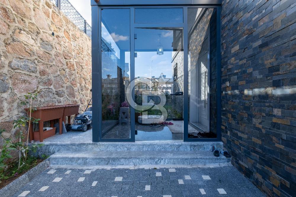 BAŞİSKELE'DE PANORAMİK DENİZ MANZARALI 6+1 LÜKS MÜSTAKİL VİLLA