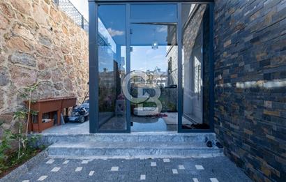 BAŞİSKELE'DE PANORAMİK DENİZ MANZARALI 6+1 LÜKS MÜSTAKİL VİLLA