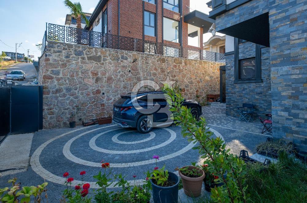 BAŞİSKELE'DE PANORAMİK DENİZ MANZARALI 6+1 LÜKS MÜSTAKİL VİLLA