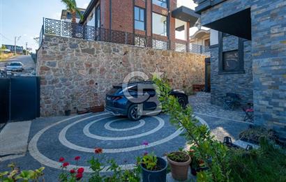 BAŞİSKELE'DE PANORAMİK DENİZ MANZARALI 6+1 LÜKS MÜSTAKİL VİLLA