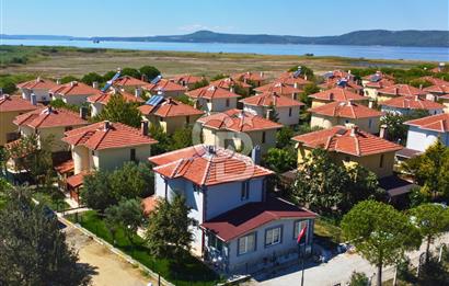Çanakkale Umurbey'de Denize Sıfır Site'de 3+1 Tam Müstakil Villa