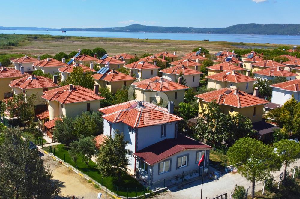 Çanakkale Umurbey'de Denize Sıfır Site'de 3+1 Tam Müstakil Villa
