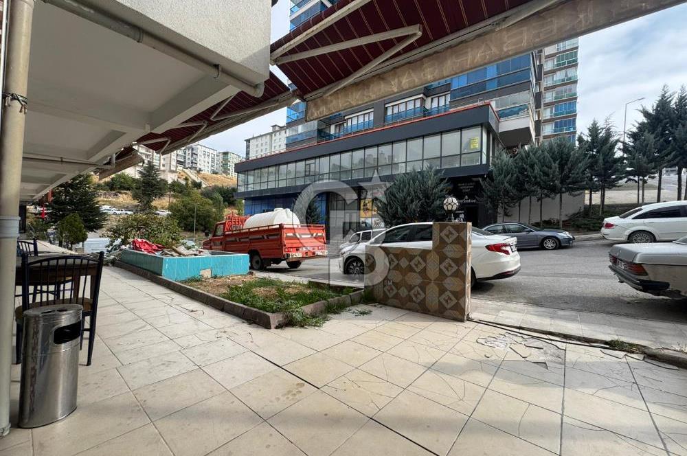 NEŞET ERTAŞ CADDESİNE 1 BİNA MESAFEDE HER İŞE UYGUN 400m² DÜKKAN