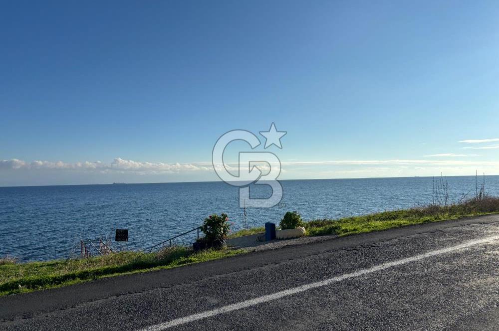 ŞARKÖY HOŞKÖY' DE DENİZE SIFIR SİTEDE YAZLIK TRİPLEX VİLLA