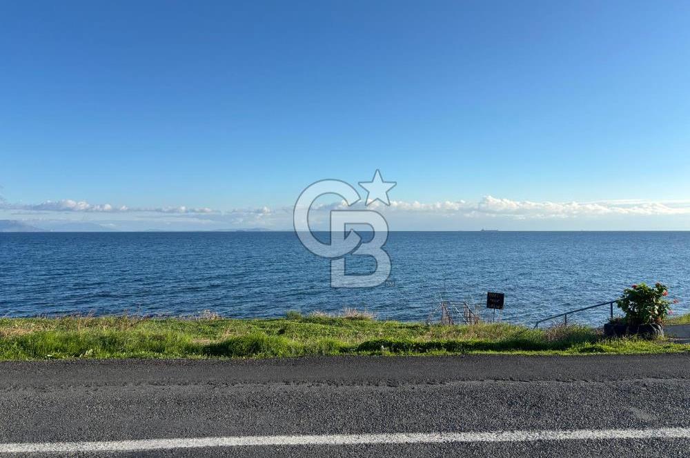 ŞARKÖY HOŞKÖY' DE DENİZE SIFIR SİTEDE YAZLIK TRİPLEX VİLLA