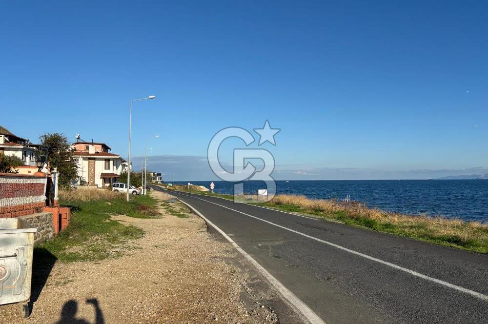 ŞARKÖY HOŞKÖY' DE DENİZE SIFIR SİTEDE YAZLIK TRİPLEX VİLLA