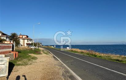 ŞARKÖY HOŞKÖY' DE DENİZE SIFIR SİTEDE YAZLIK TRİPLEX VİLLA