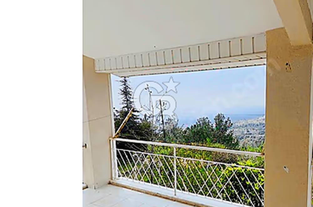 MERSİN İLEMİN ESENTEPEDE MANZARASIYLA BÜYÜLEYEN TRİPLEKS VİLLA