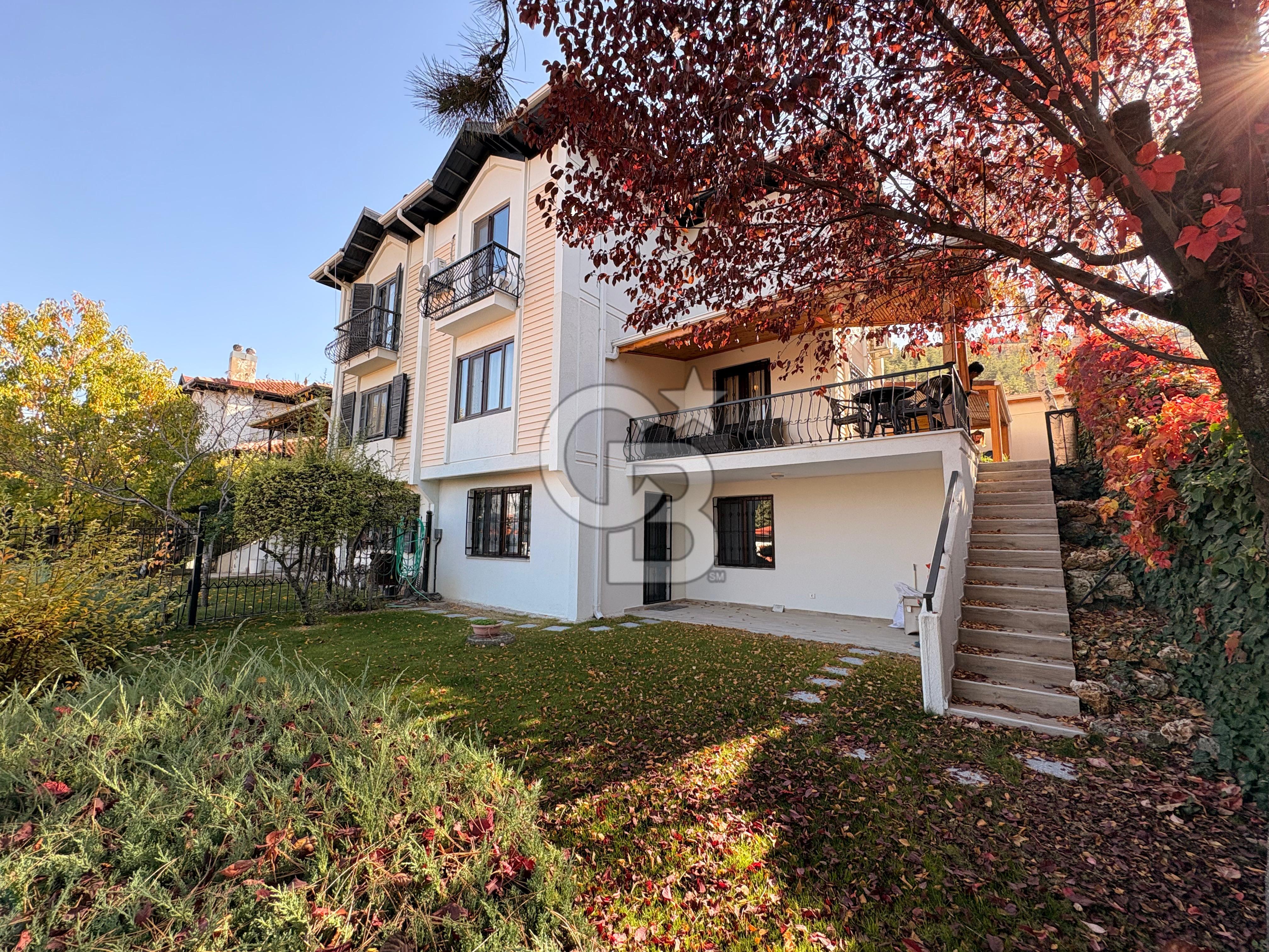 KONUTKENT 2 DE YENİLENMİŞ ŞEREFİYESİ YÜKSEK SATILIK KÖŞE VİLLA